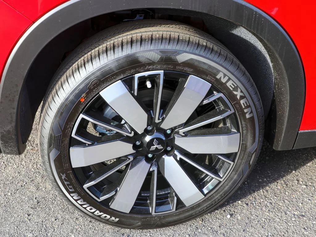 New 2026 Red Diamond Mitsubishi LE image 27
