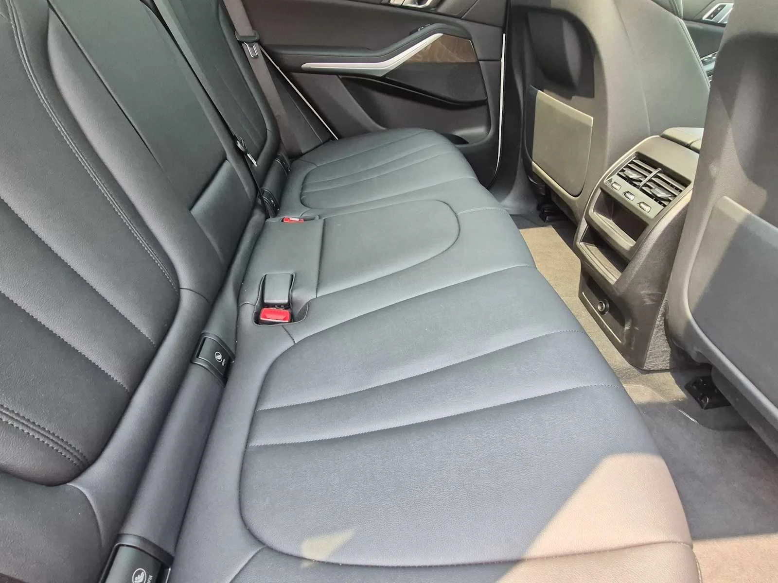 Used 2022 Alpine White BMW sDrive40i image 21