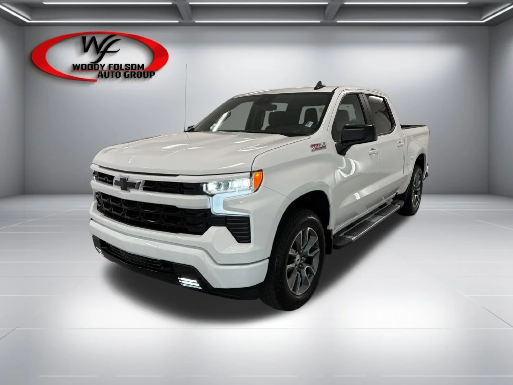 New 2026 Summit White Chevrolet RST image 3