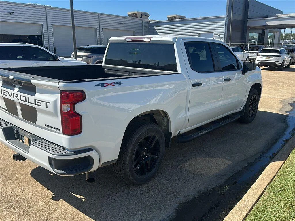 Used 2023 Summit White Chevrolet Custom image 4