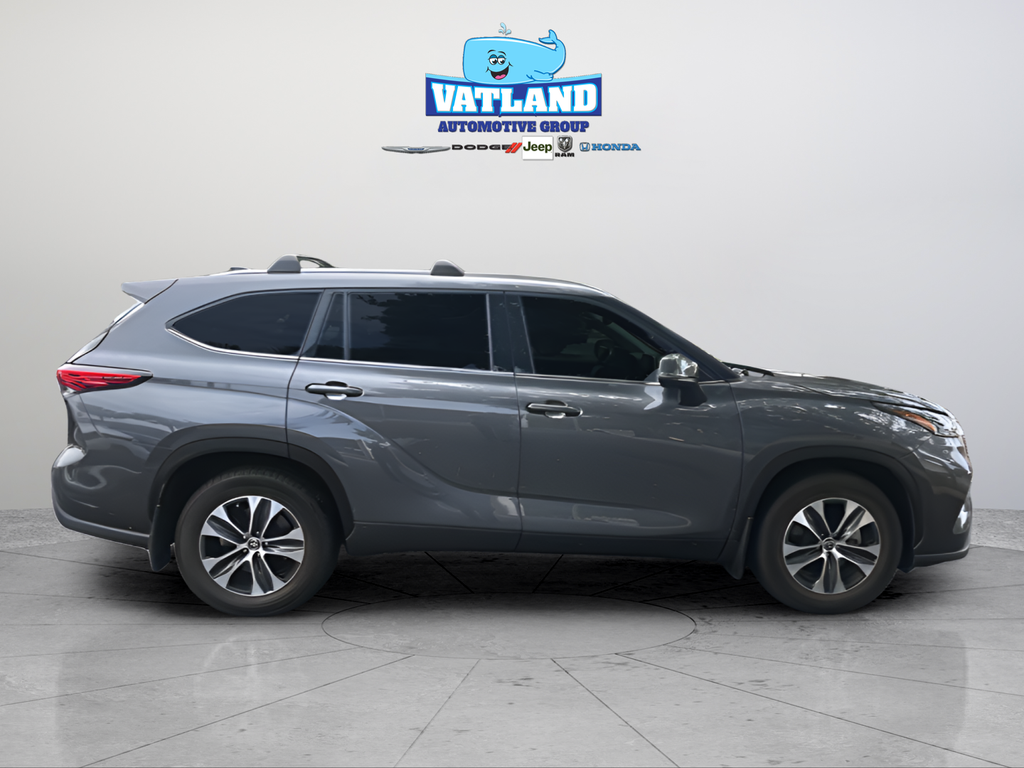 Used 2020 Gray Toyota XLE image 40