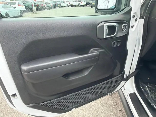 Used 2021 Bright White Clearcoat Jeep Unlimited Sport Altitude image 17