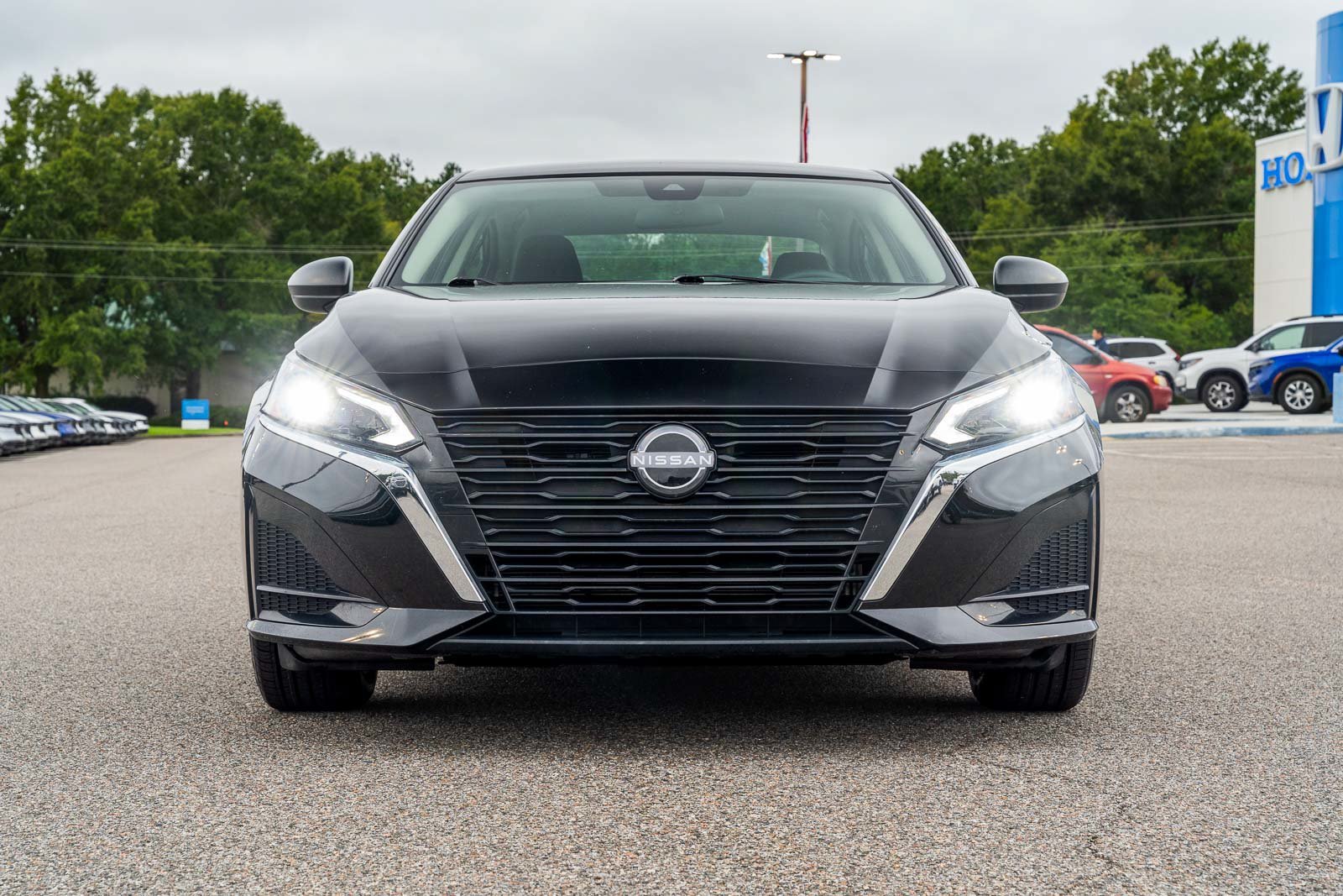 Used 2025 Black Nissan 2.5 SV image 1