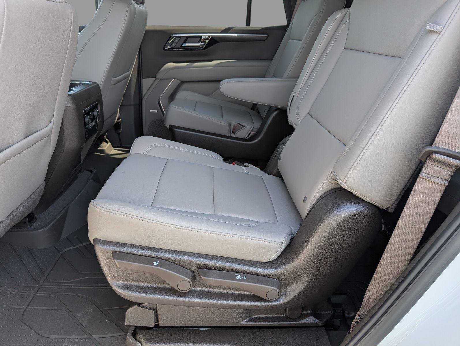 New 2026 Summit White Chevrolet LT image 33