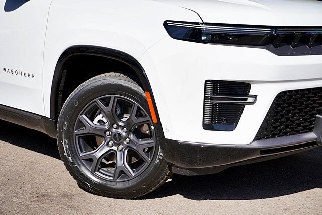 New 2026 Bright White Clear-Coat Exterior Paint Jeep Limited Altitude image 4