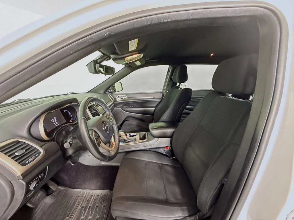 Used 2017 White Jeep Laredo image 5