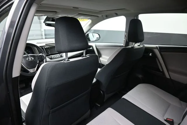 Used 2018 Gray Toyota XLE image 16