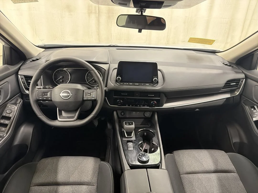 2025 Nissan Rogue SV - Photo 12