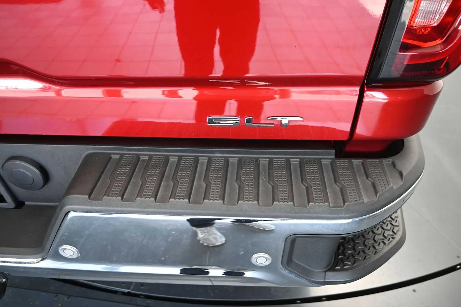 Used 2022 Cayenne Red Tintcoat GMC SLT image 7