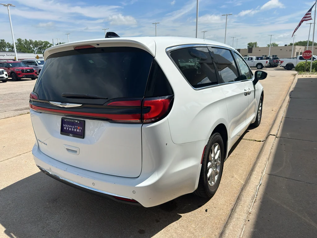 Used 2024 White Chrysler Touring L image 5