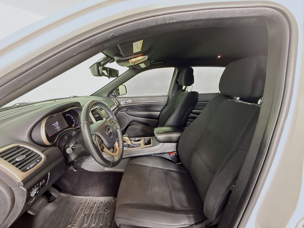 Used 2017 White Jeep Laredo image 5