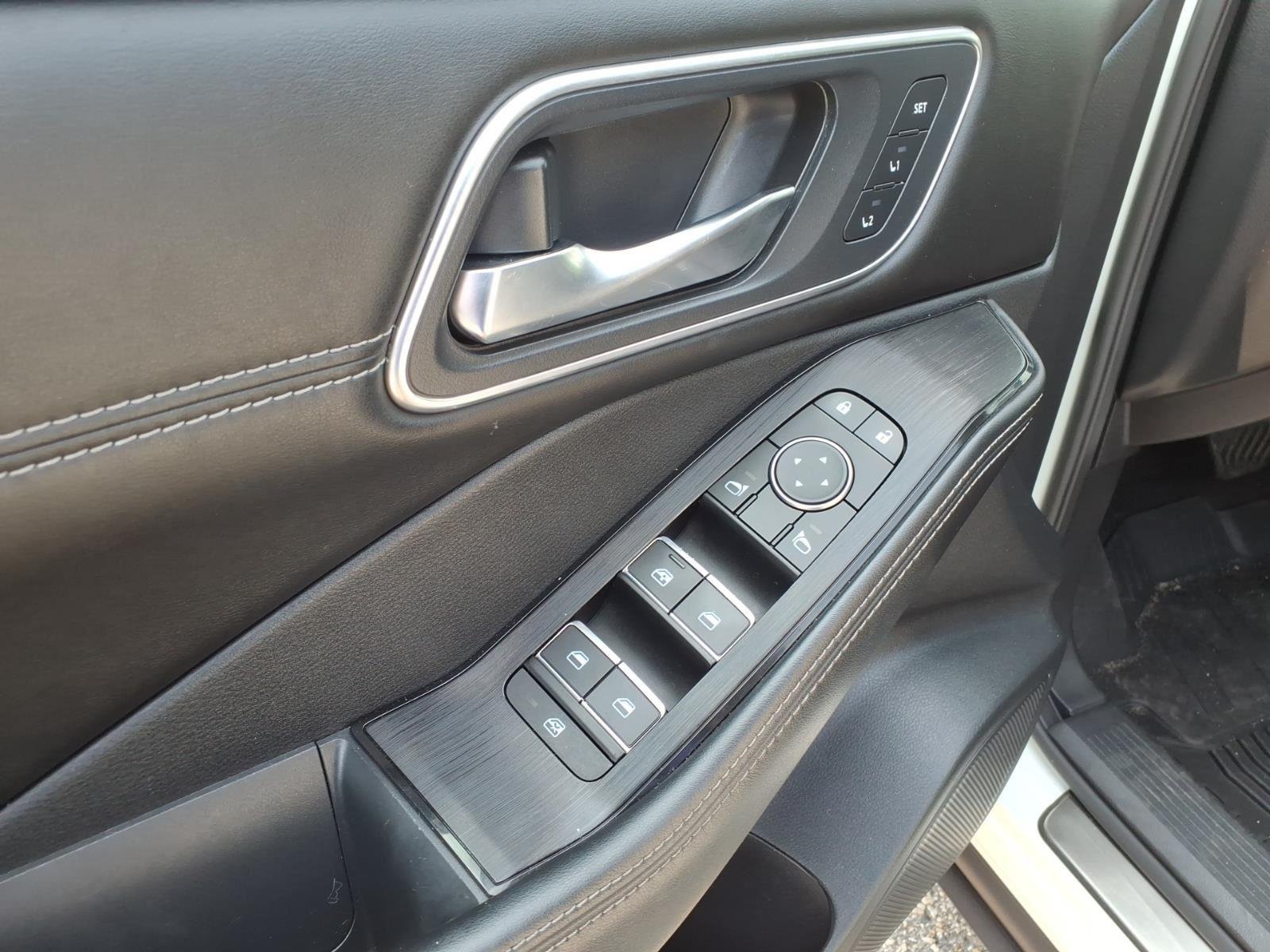 Used 2021 Pearl White Tricoat Nissan Platinum image 24