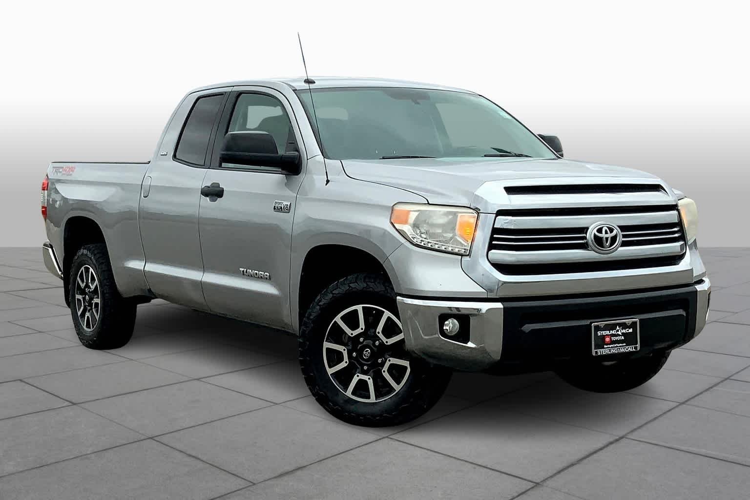 Used 2016 Silver Sky Metallic Toyota SR5 image 3