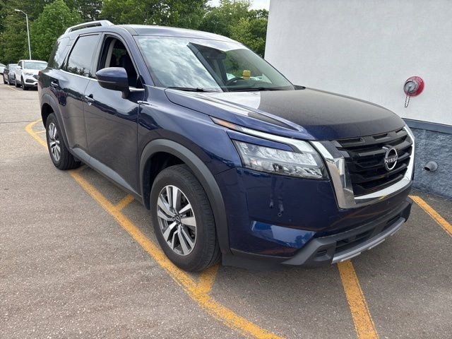 2025 Nissan Pathfinder SL 4WD's photo