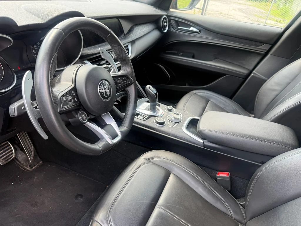 Used 2023 Red Alfa Romeo Sprint image 3