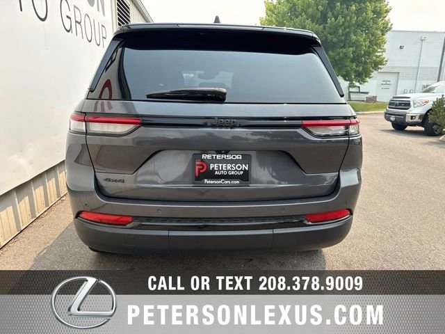 Used 2024 Gray Jeep Altitude X image 5