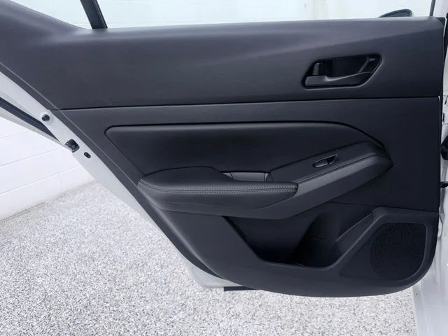 Used 2025 White Nissan 2.5 SV image 18