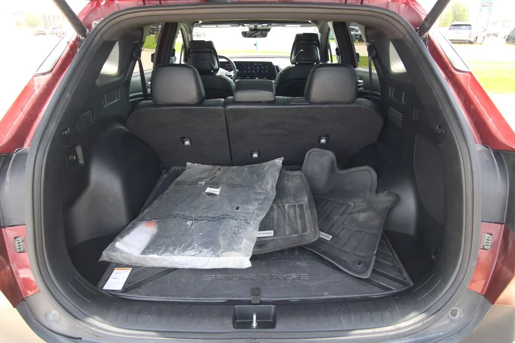 Used 2023 Red Kia X-Pro Prestige image 15