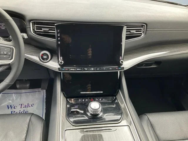 Used 2022 Diamond Black Jeep Series II image 11