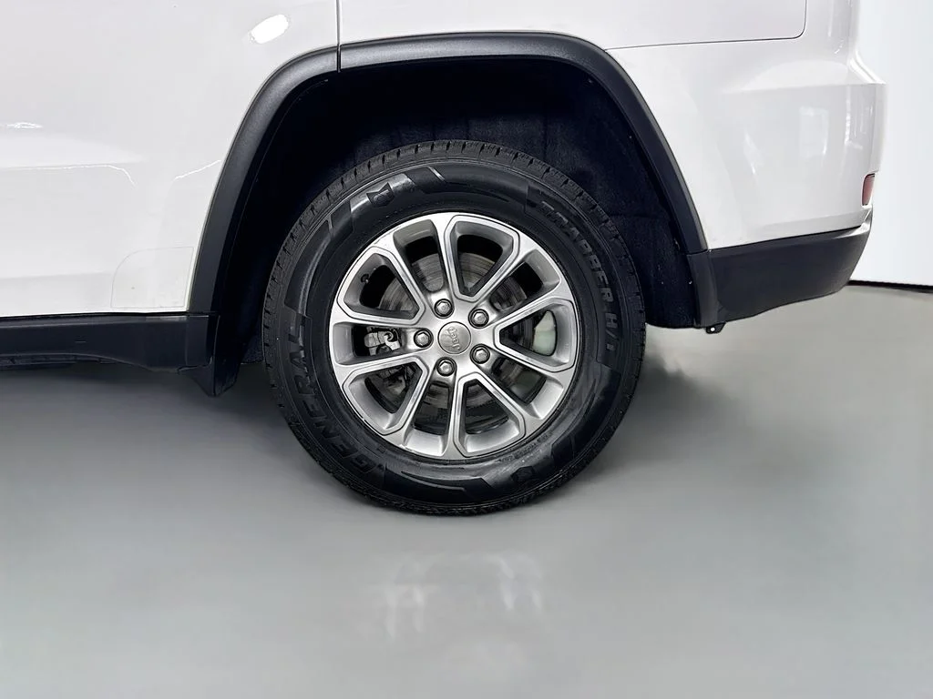 Used 2017 White Jeep Laredo image 30