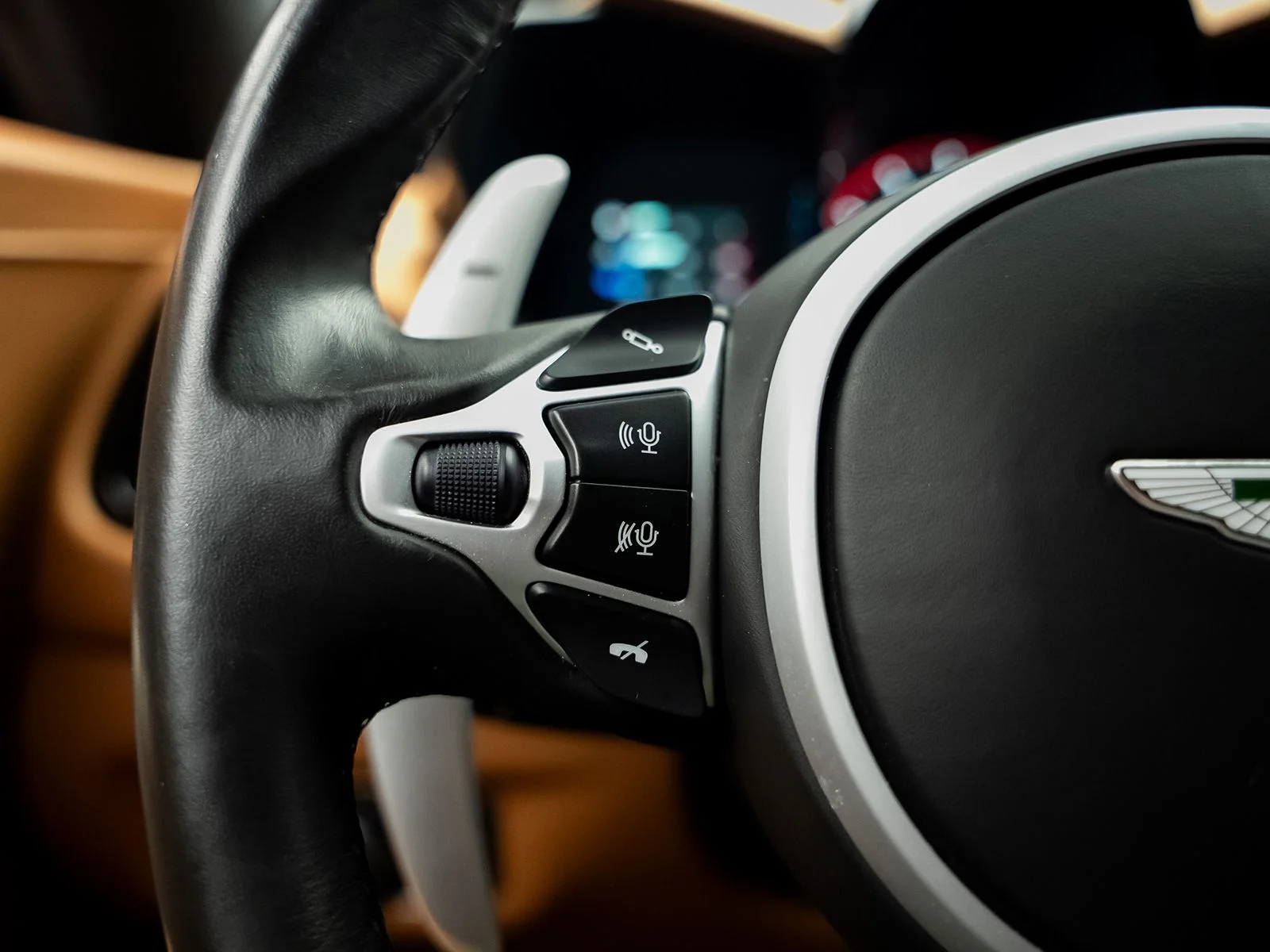 Used 2020 Red Aston Martin Base image 37