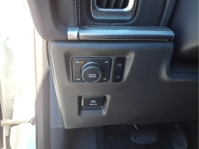 Used 2025 White Ford Platinum image 22