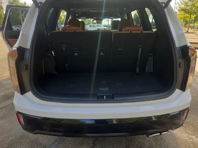 Used 2024 White Kia EX X-Line image 33
