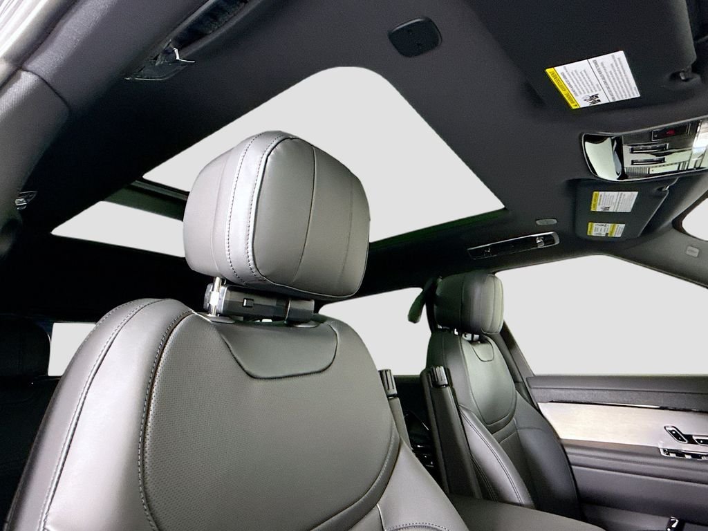 New 2026 Carpathian Grey Land Rover Dynamic SE image 18