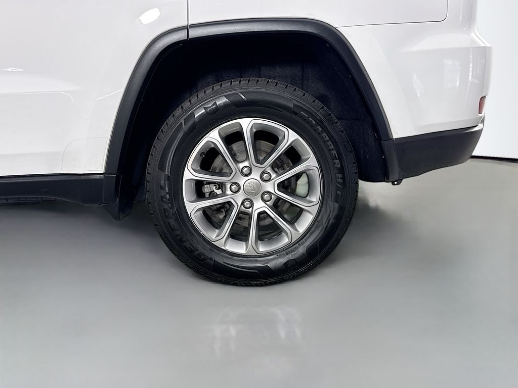 Used 2017 White Jeep Laredo image 30