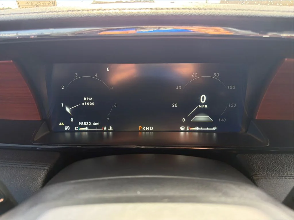 Used 2019 Black Metallic Lincoln Reserve image 13