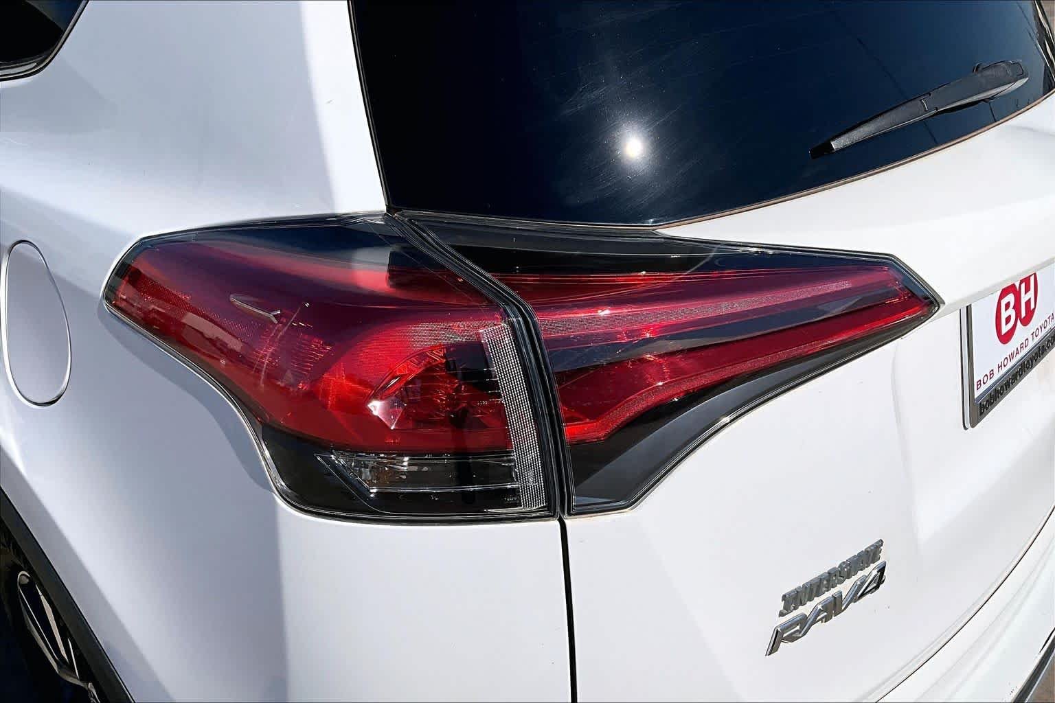 Used 2016 Super White Toyota XLE image 28