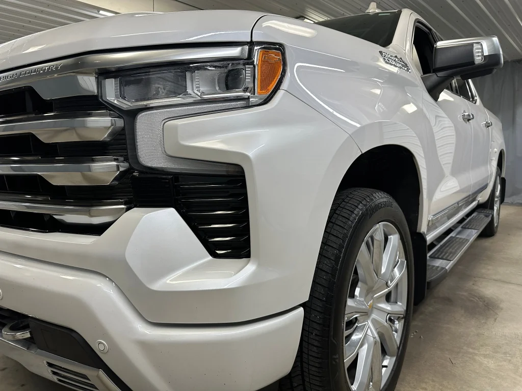 Certified Used 2025 Iridescent Pearl Tricoat Chevrolet High Country image 40