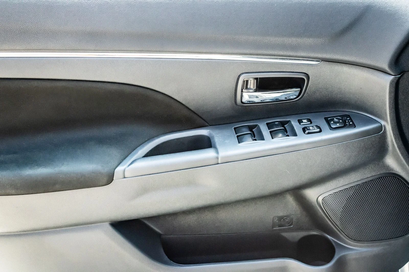 Used 2024 Gray Mitsubishi 2.0 ES image 19