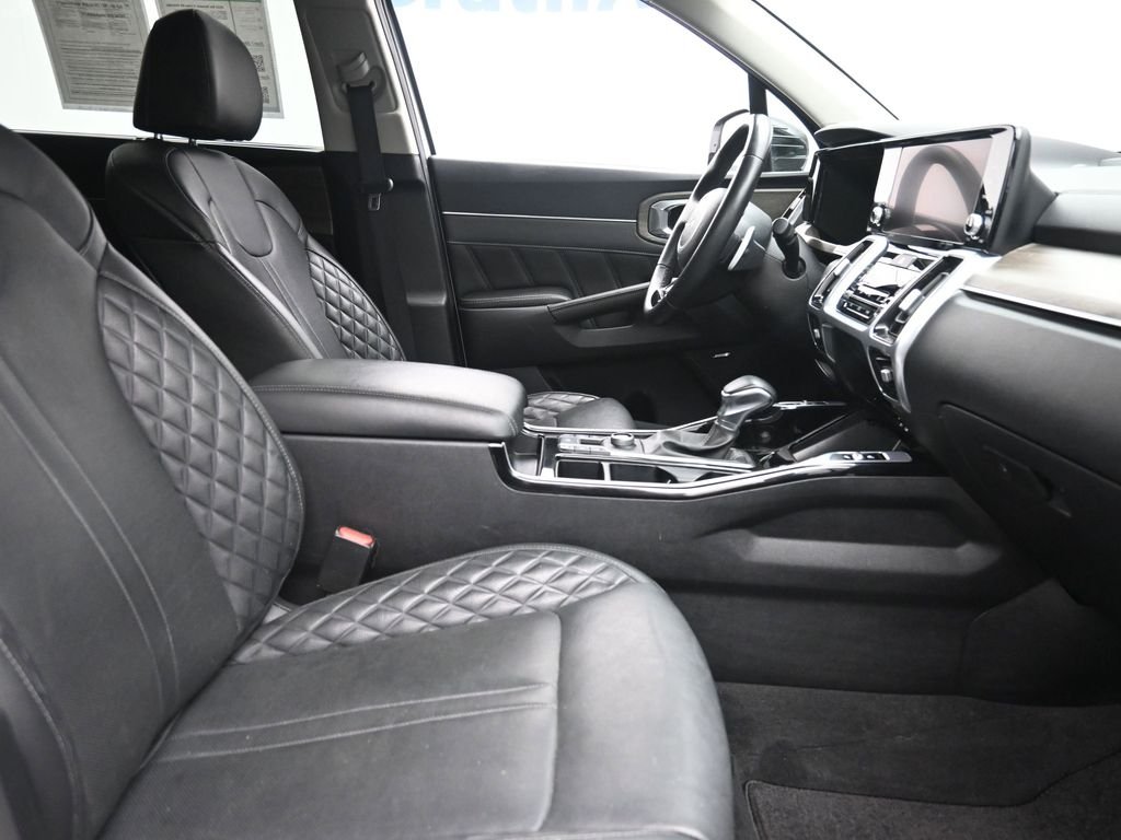 Used 2023 White Kia X-Line SX Prestige image 9