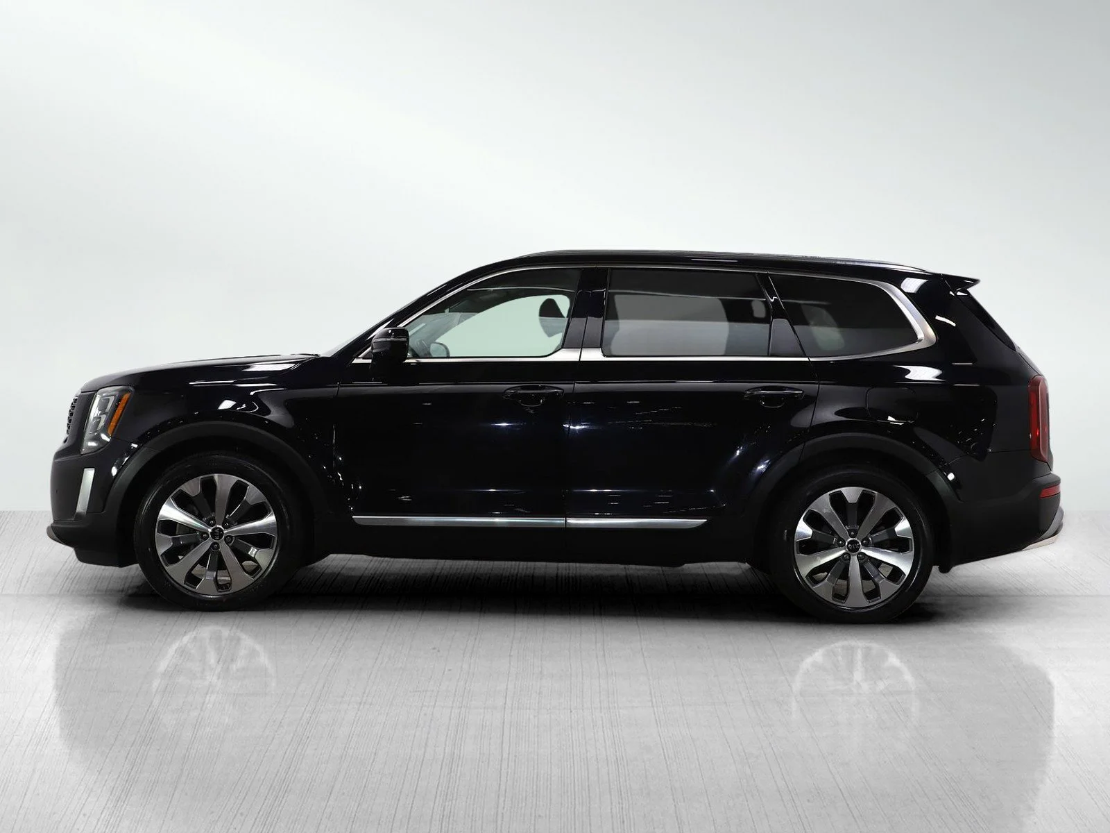 Used 2020 Kia Telluride SX with VIN 5XYP5DHC4LG010440 for sale in Wayzata, Minnesota
