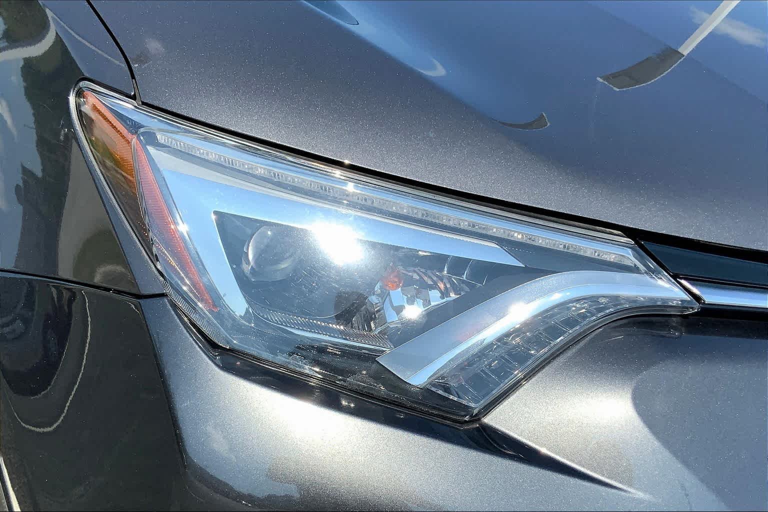 Used 2017 Magnetic Gray Metallic Toyota Platinum image 27
