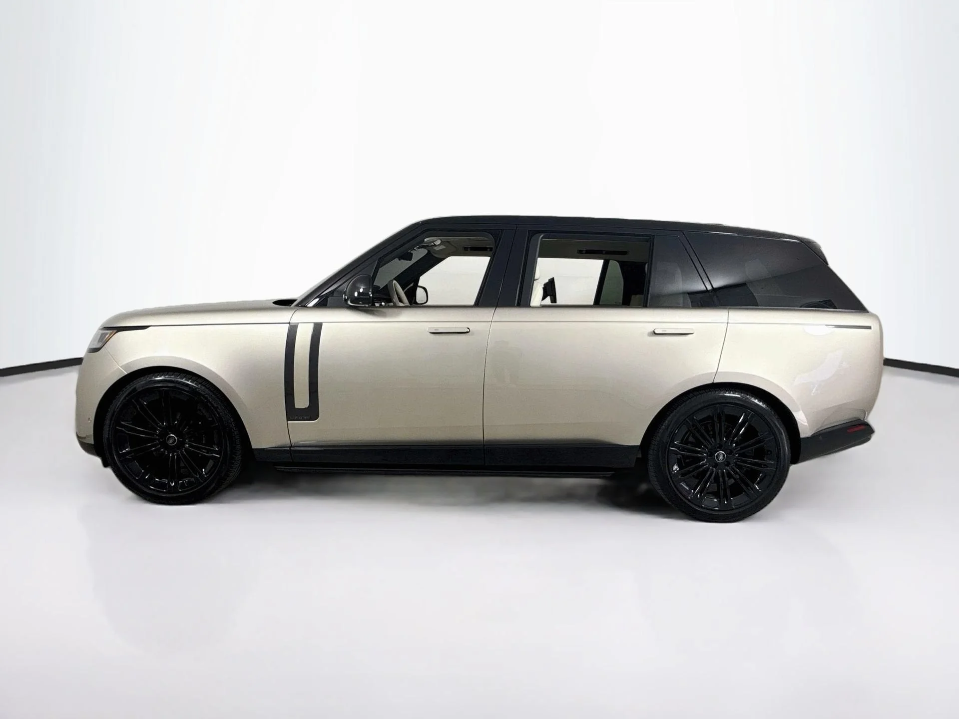 Used 2024 Batumi Gold Premium Metallic Land Rover Autobiography image 4