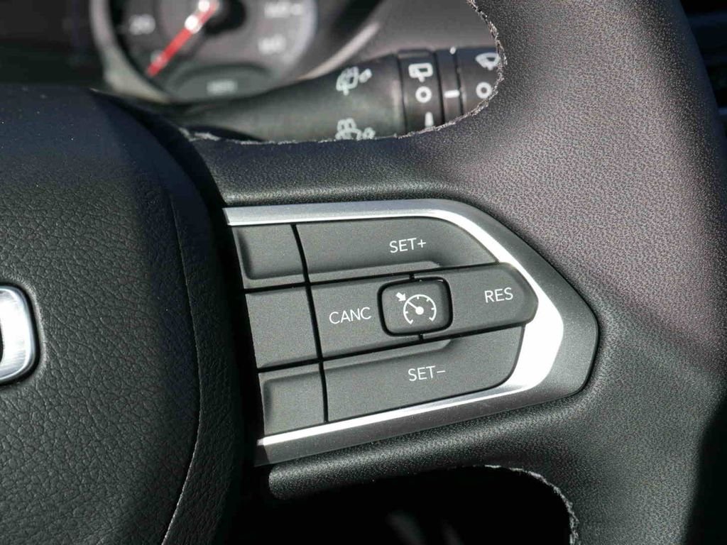 New 2026 Red Hot Pearlcoat Jeep Latitude image 38
