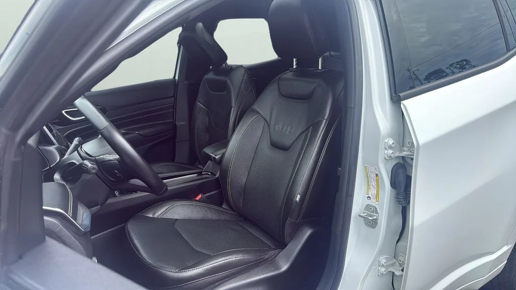 Used 2022 White Jeep High Altitude image 22
