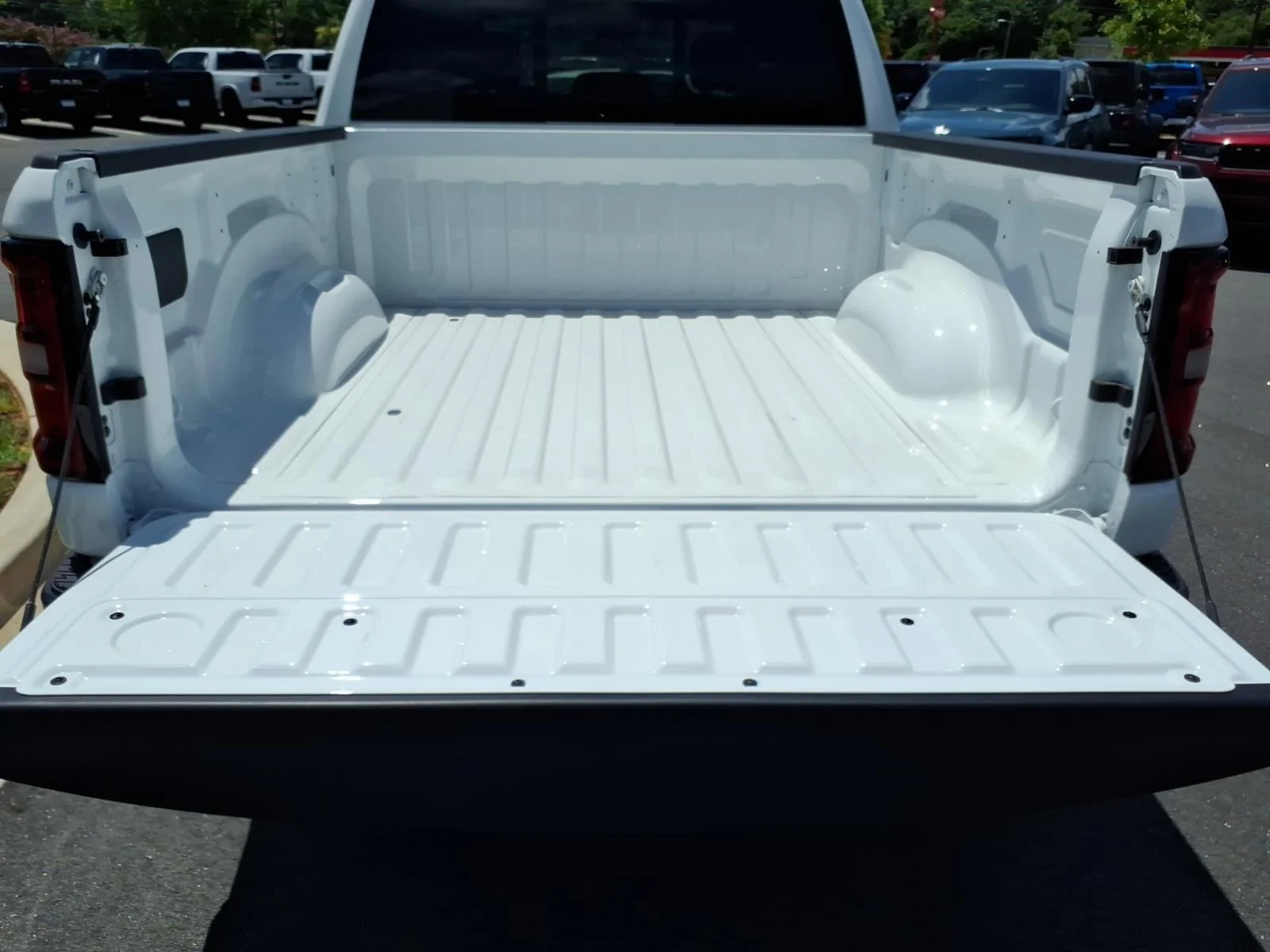 New 2026 Bright White Clear-Coat Exterior Paint RAM Warlock image 28