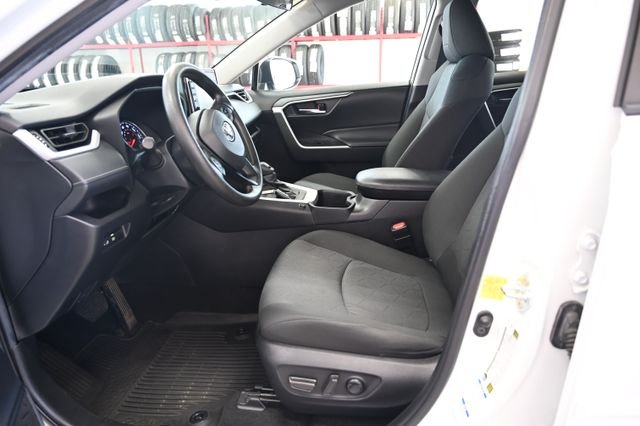 Used 2022 White Toyota XLE image 10