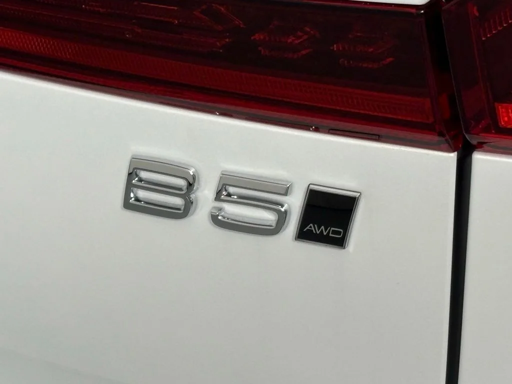New 2026 White Volvo B5 Core image 13