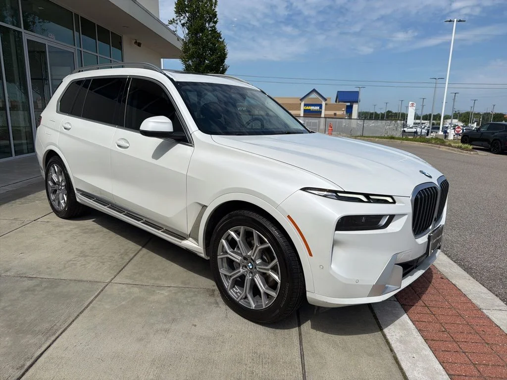 Used 2023 Mineral White Metallic BMW xDrive40i image 8