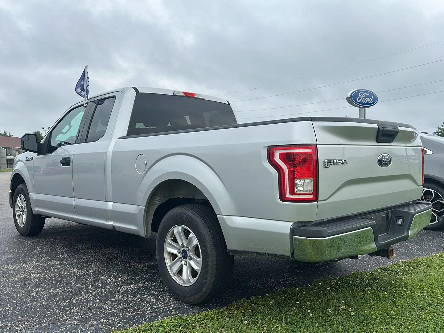Used 2017 Ingot Silver Ford XLT image 6