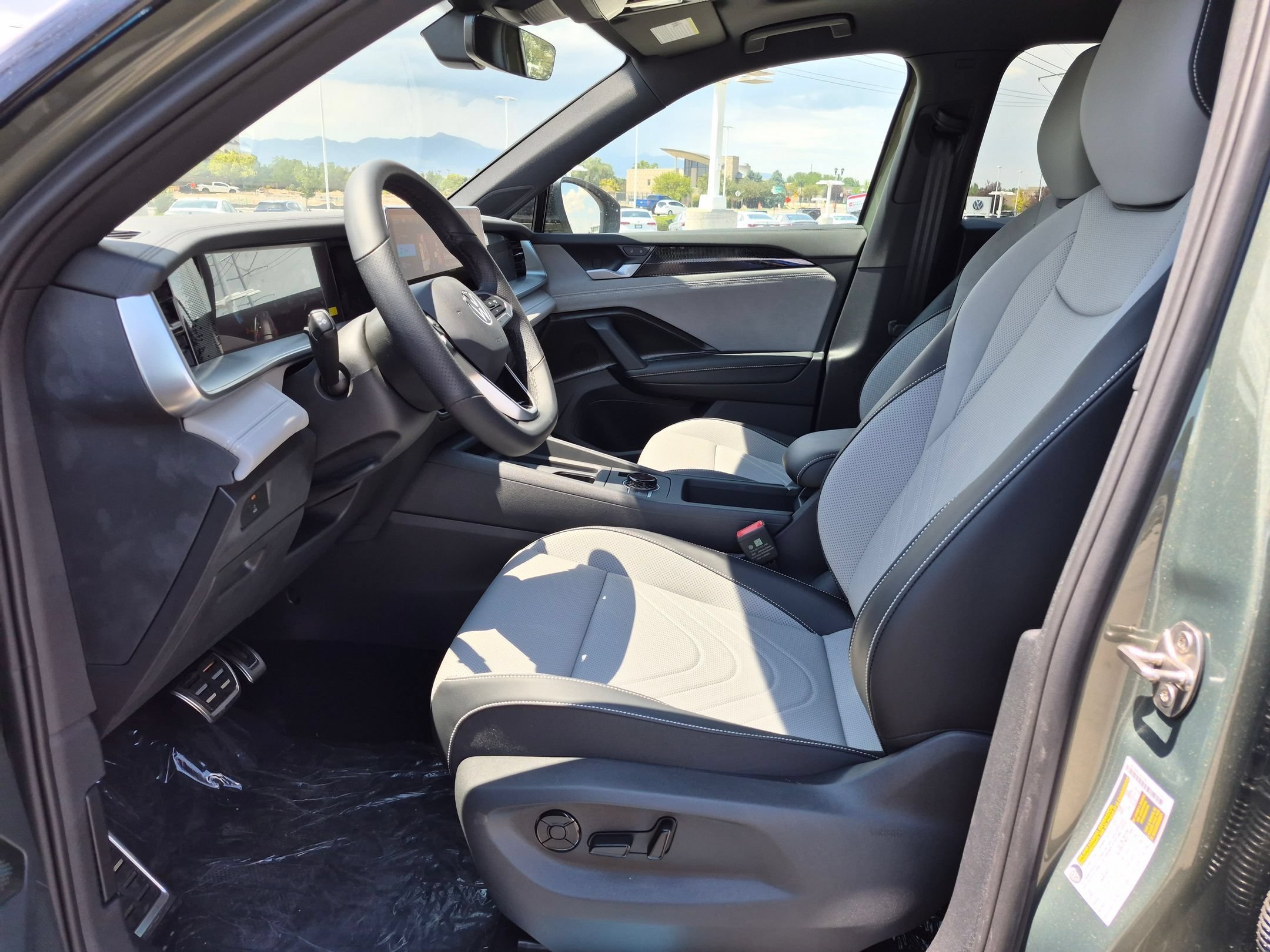 New 2026 Avocado Green w/Deep Black Roof Volkswagen SE R-Line Black image 15