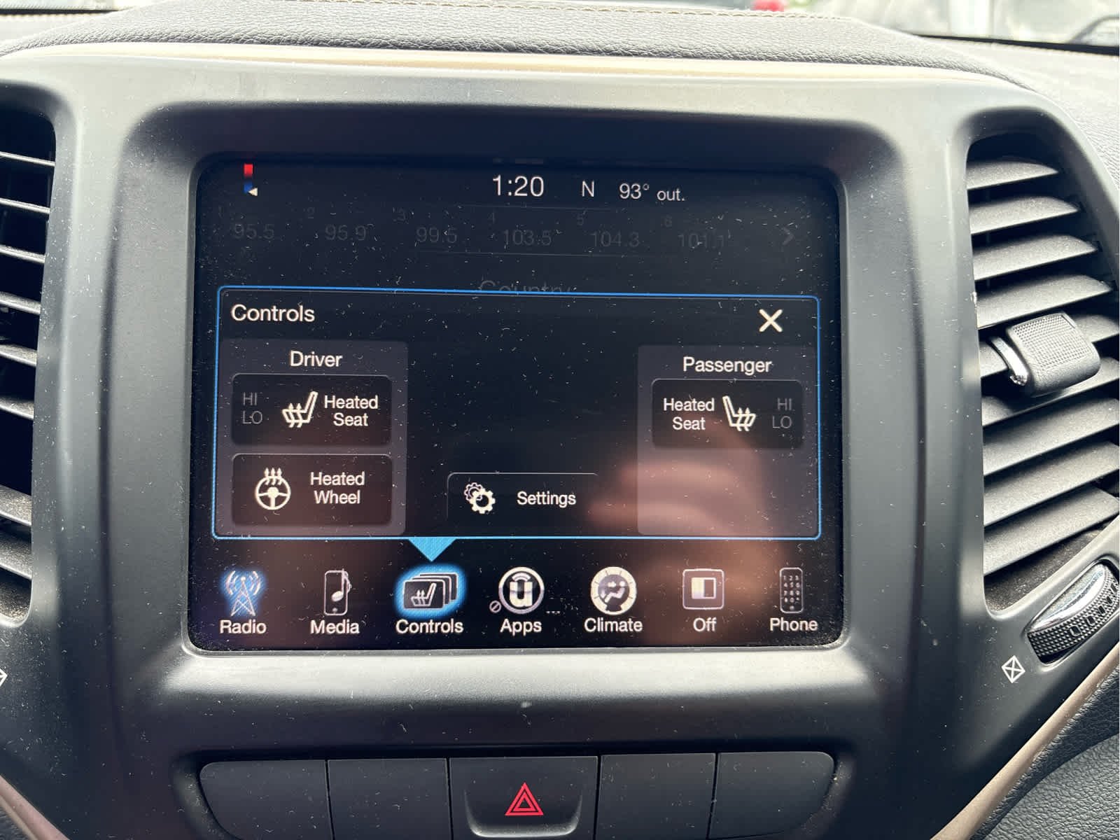 Used 2014 Eco Green Pearlcoat Jeep Latitude image 14