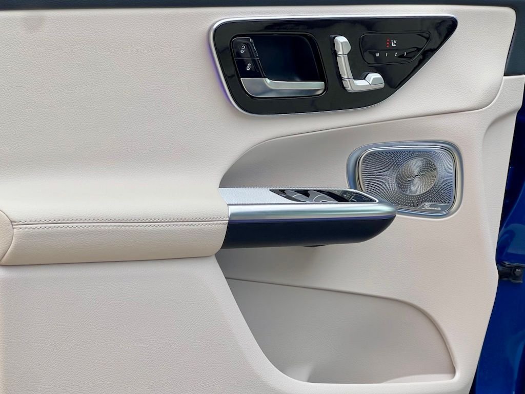 Certified Used 2023  Mercedes-Benz GLC 300 image 32