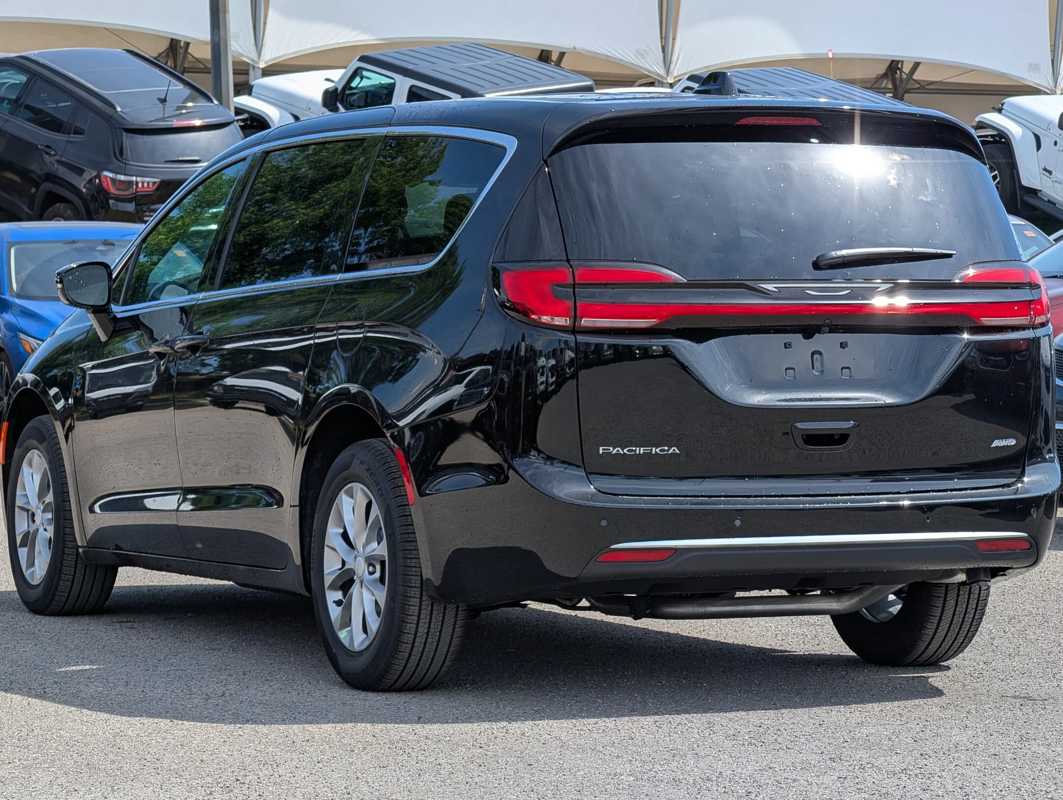 New 2027 Black Chrysler Select - - AWD - Adaptive Cruise Control - Blind Spot Monitor & More! image 6