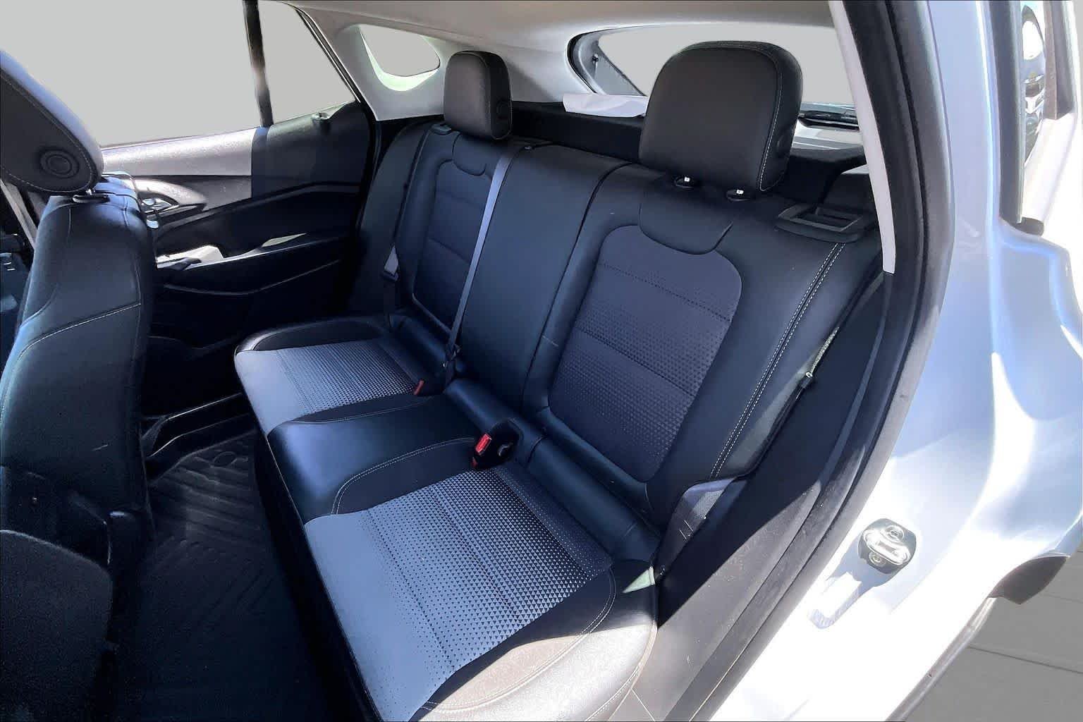 Used 2025 Summit White Chevrolet LT image 18