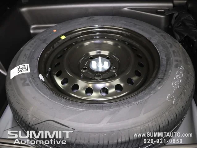 New 2026 Silver Zynith Exterior Paint Jeep Limited image 32